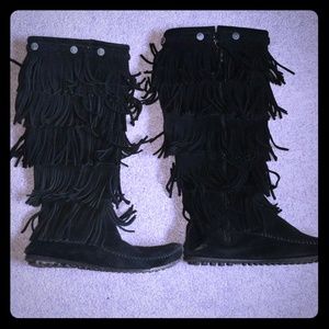 Minnetonka fringe boot